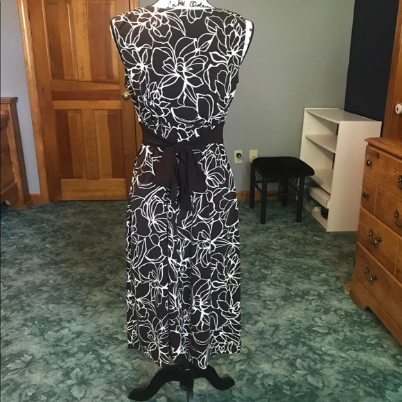 Brown and white dress womens medium - Picture 2 of 5